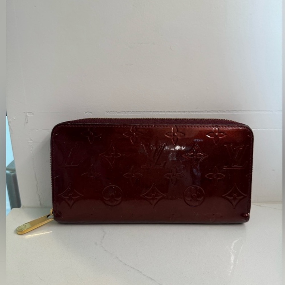 Louis Vuitton Purple Vernis Monogram Long Zippy Wallet. 💜⚡️